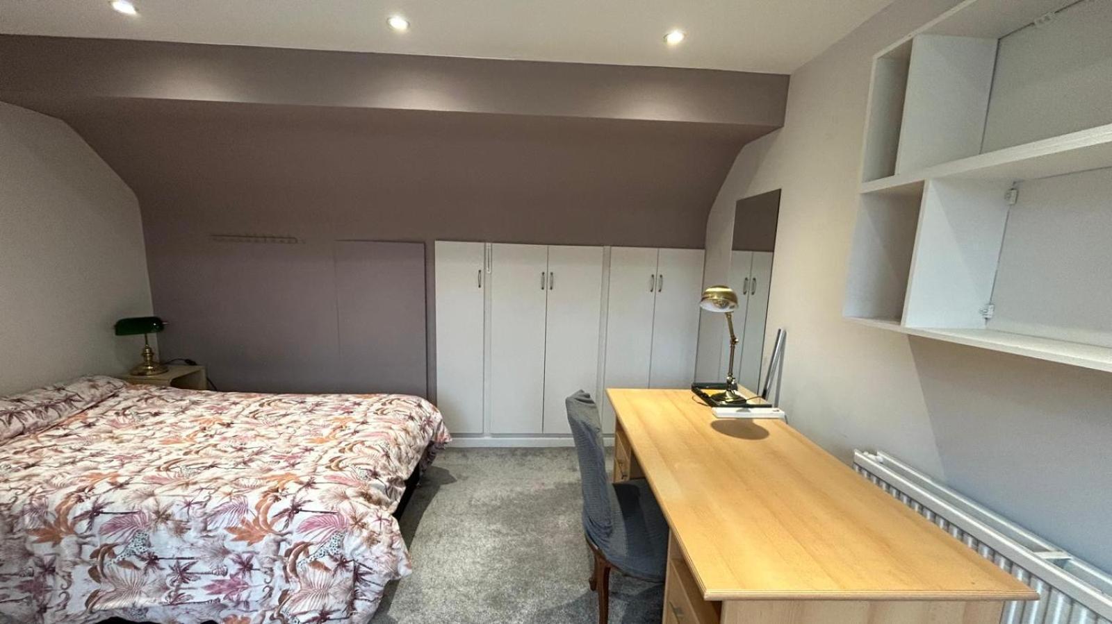 Appartamento En-suite In Family House With Dog-white City, Westfield