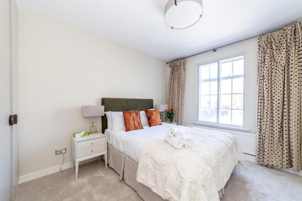 Elegant 2 Bedroom Apartment, Steps From History & V&a Museums, 2 Bathroom & 2 Elevators