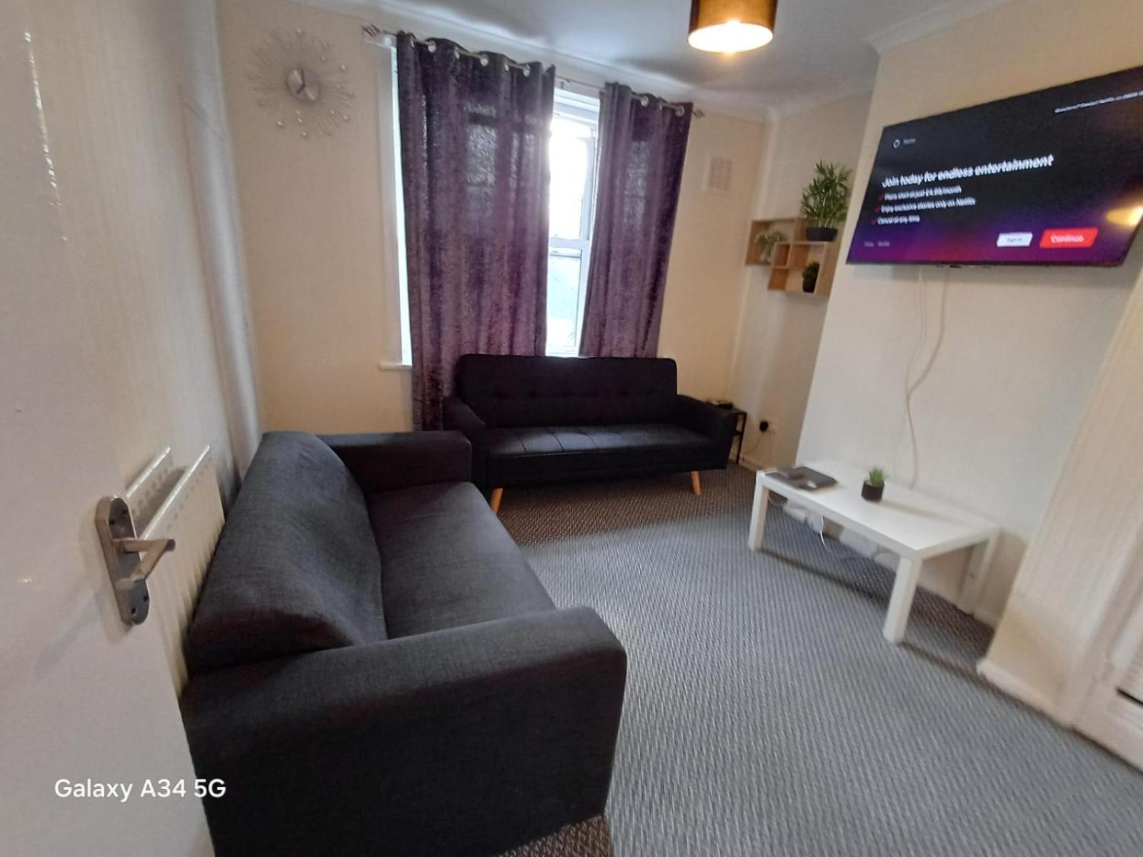 Appartamento Beautiful Two Bedroom Near O2 Arena *