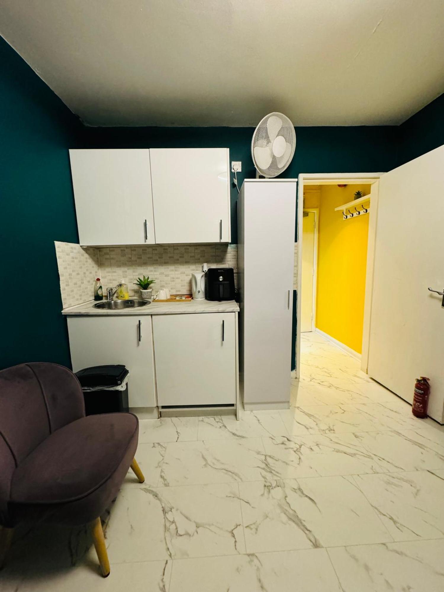 Private Flat In 1190 Lejlighed London