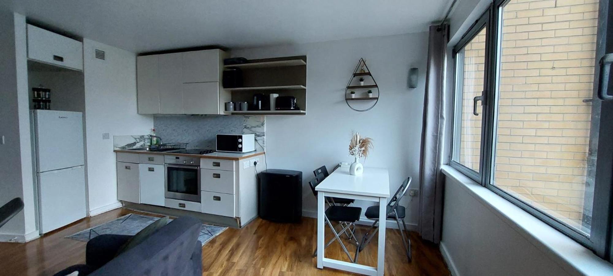 Cozy Greenwich Apartment *