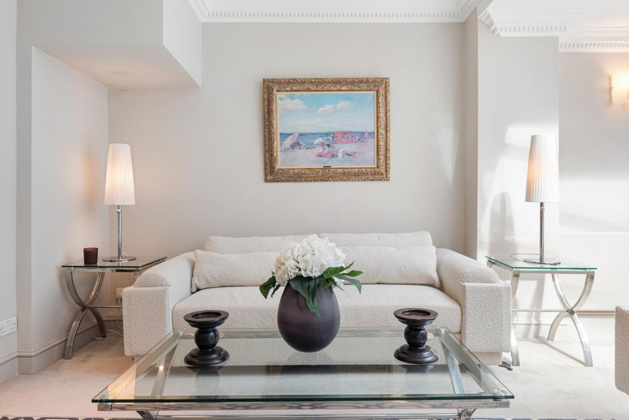 Stunning Knightsbridge 2bed Flat! Leilighet