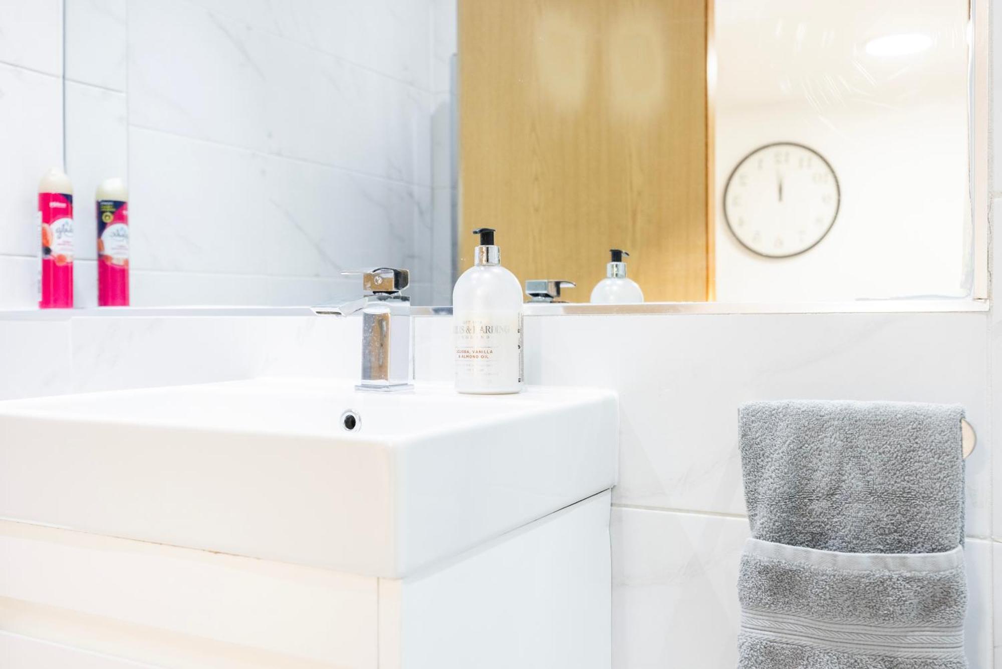 2 Bedroom Charming & Magnificent Flat Londen
