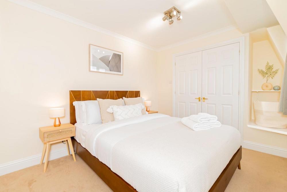 Apartment Beautiful Top-floor 2-bedroom Flat In Battersea With Private Balcony & Scenic Views *