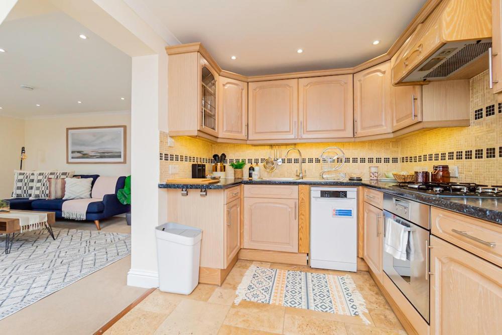 Beautiful Top-floor 2-bedroom Flat In Battersea With Private Balcony & Scenic Views Apartment