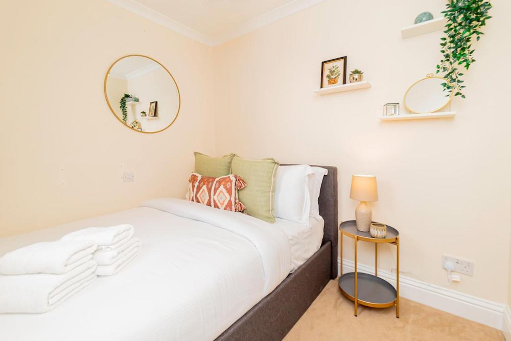 Beautiful Top-floor 2-bedroom Flat In Battersea With Private Balcony & Scenic Views Apartment *