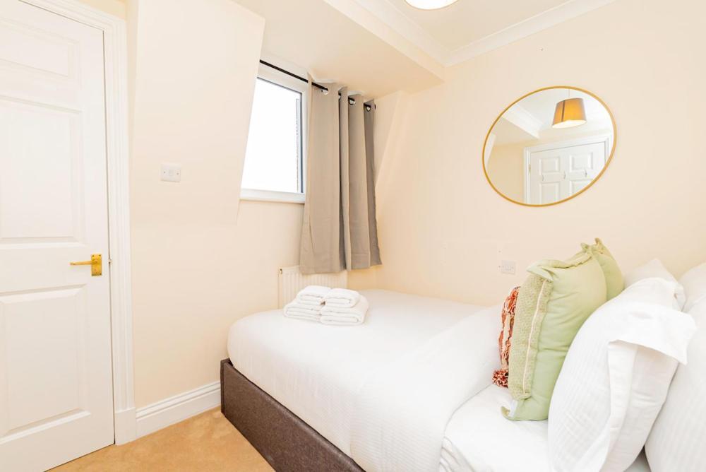 Beautiful Top-floor 2-bedroom Flat In Battersea With Private Balcony & Scenic Views Apartment