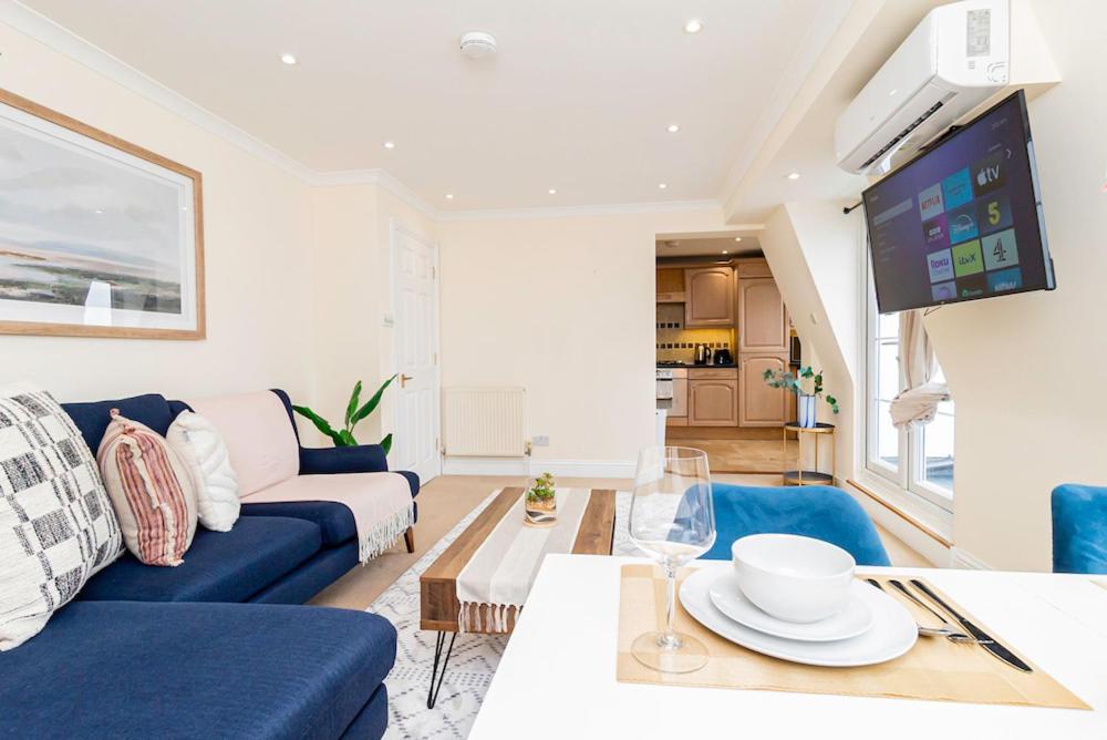 Beautiful Top-floor 2-bedroom Flat In Battersea With Private Balcony & Scenic Views *