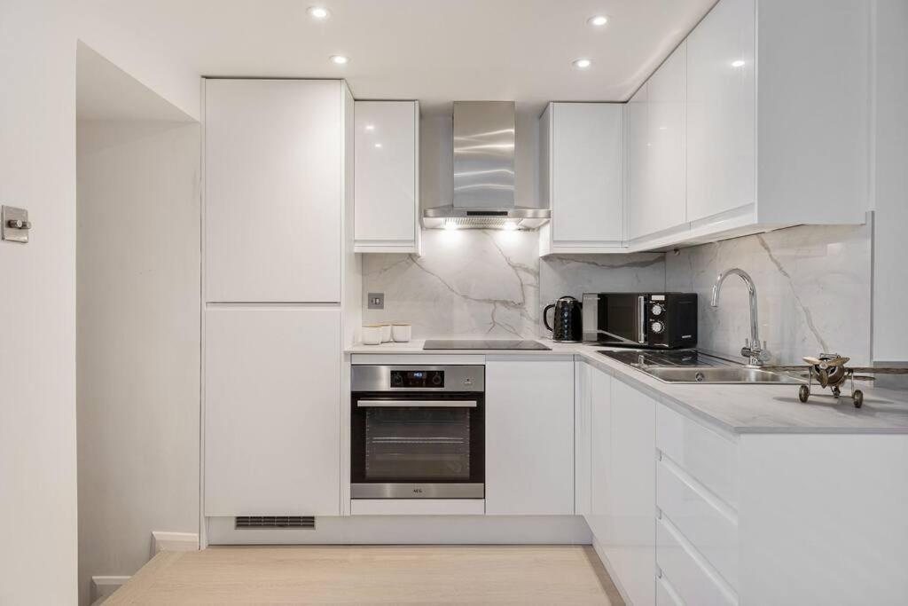 Cs Queensway * London
