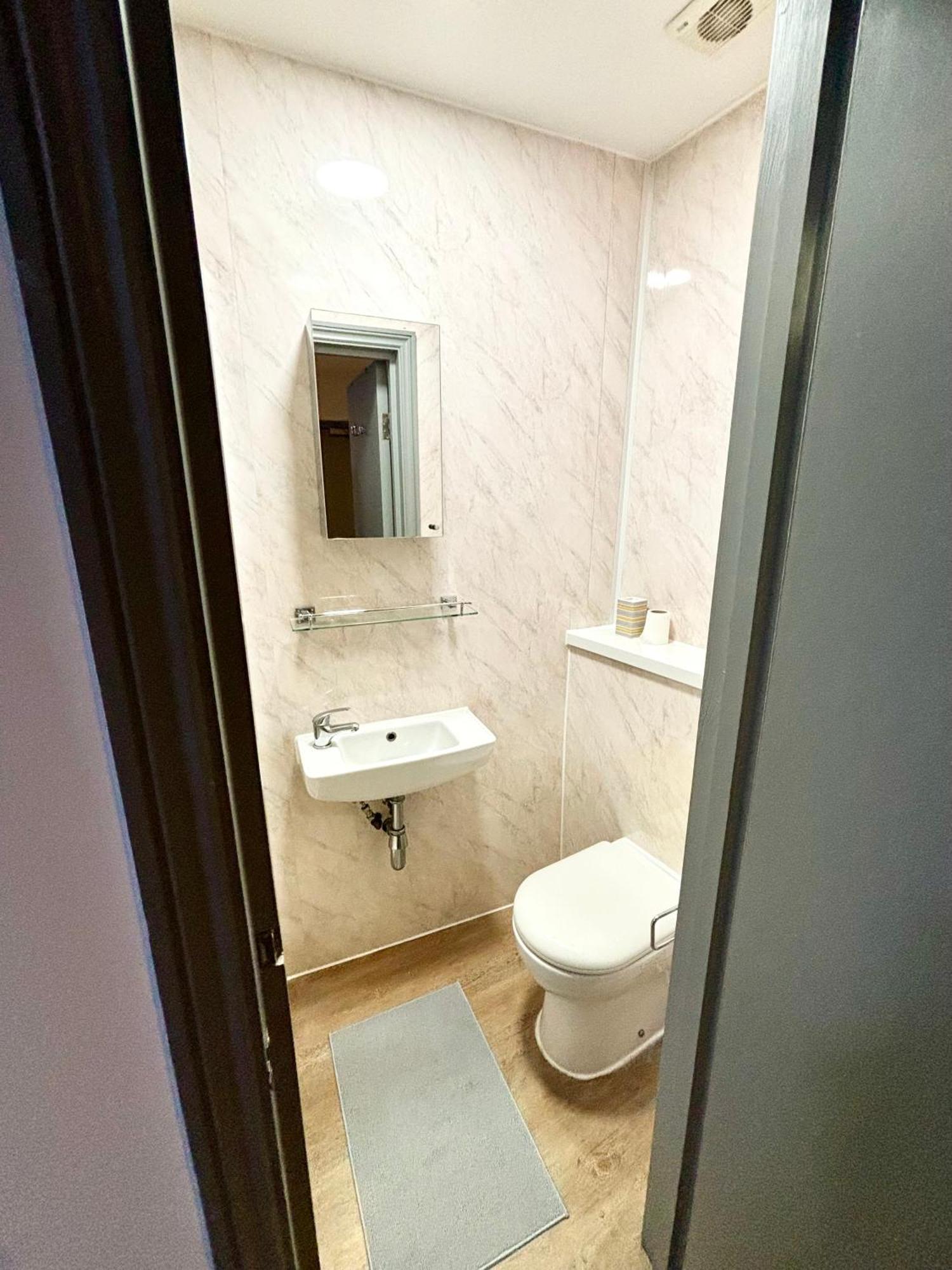 Lägenhet Cozy Ensuite In The Heart Of