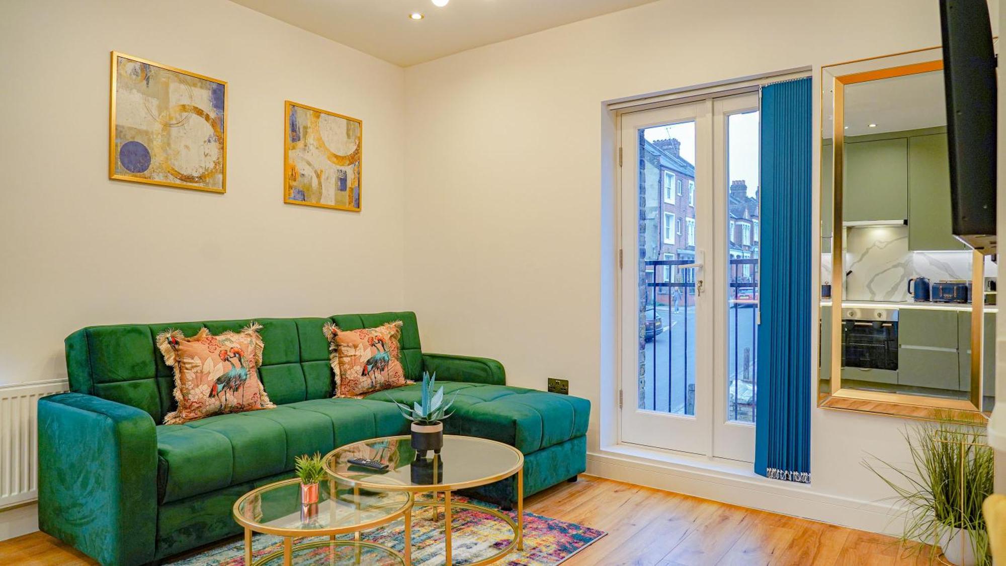 New Luxurious Stunning Block In Leilighet London