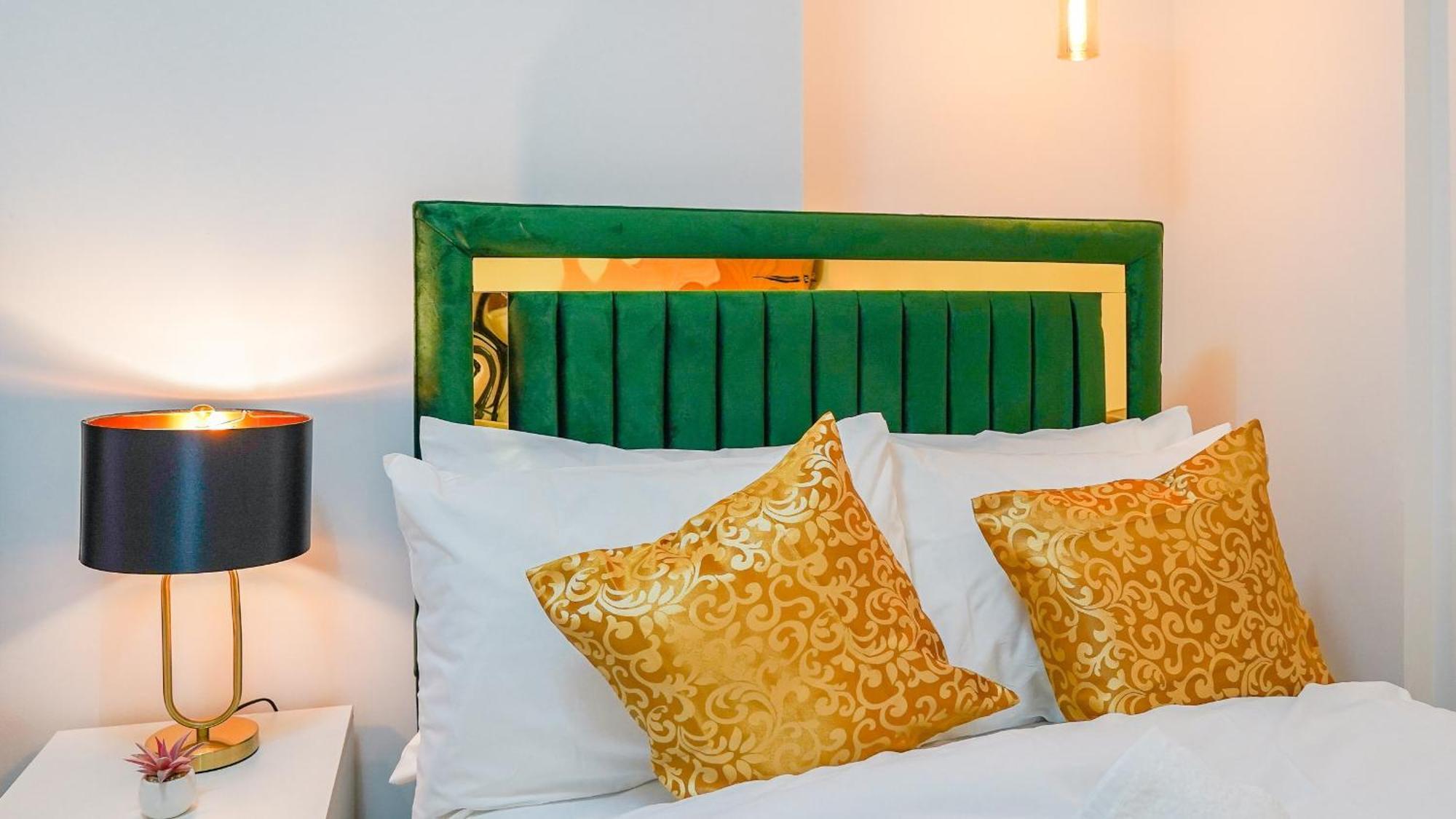 New Luxurious Stunning Block In Leilighet London