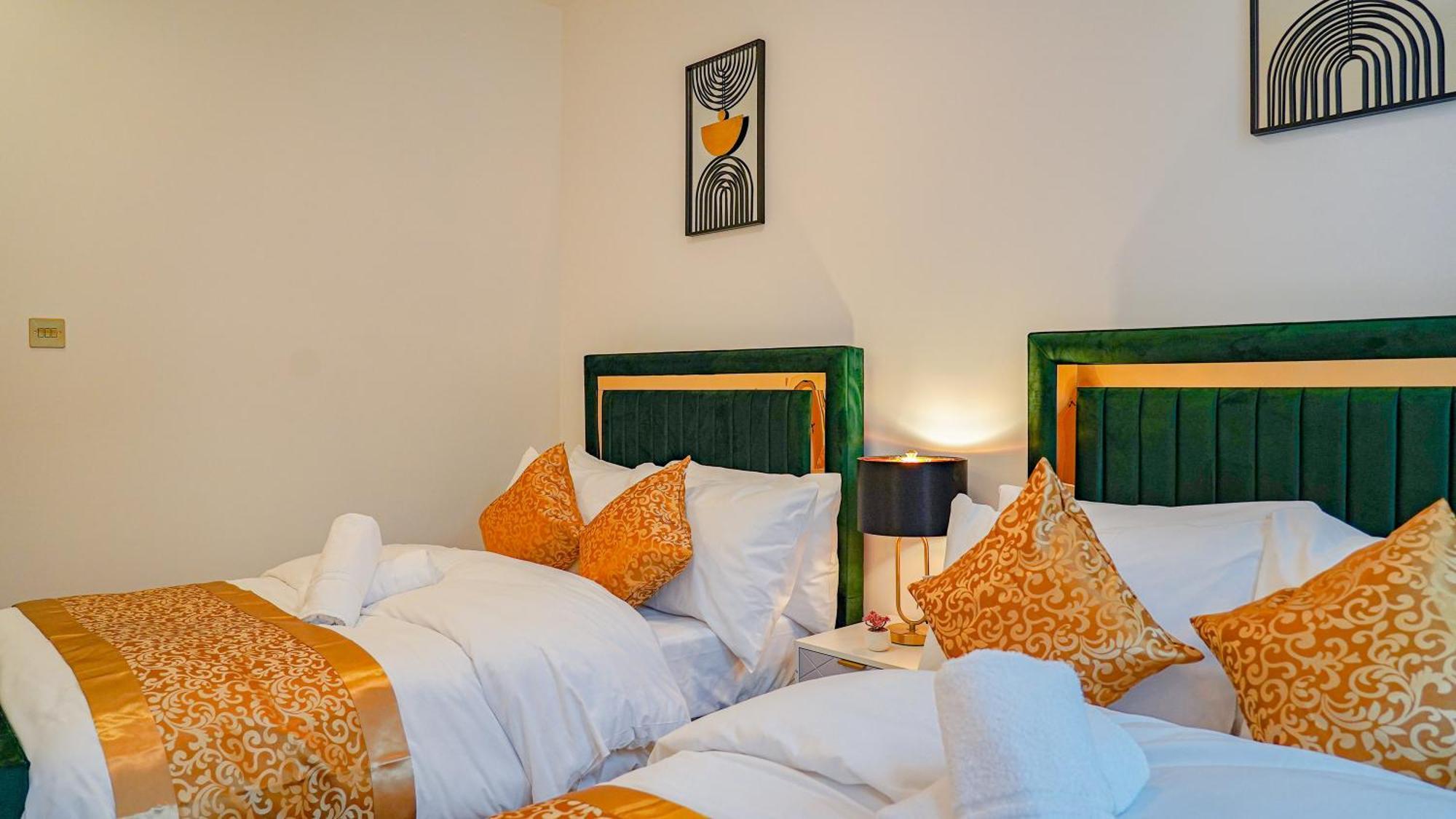 New Luxurious Stunning Block In Leilighet London