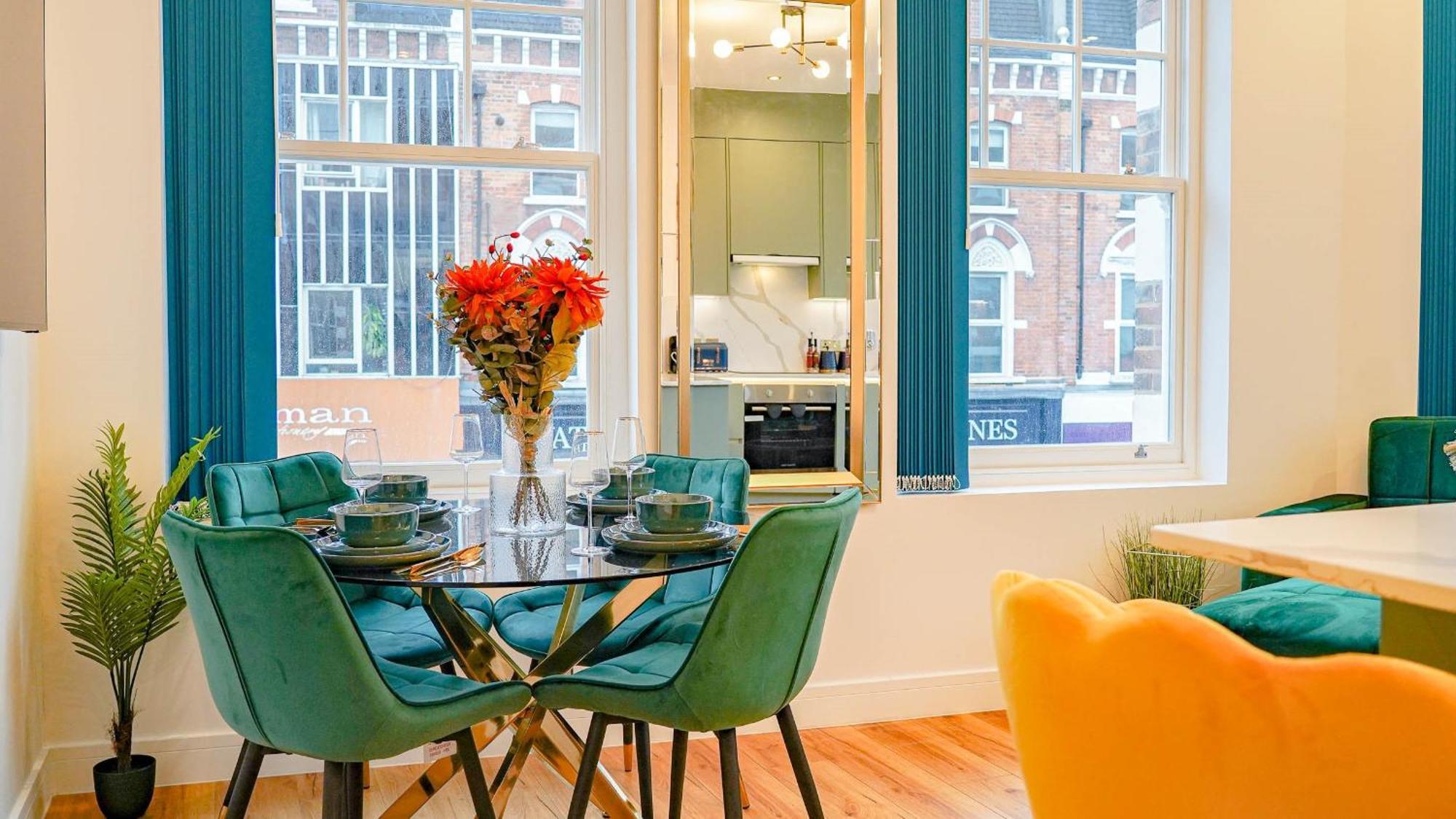 New Luxurious Stunning Block In Leilighet London