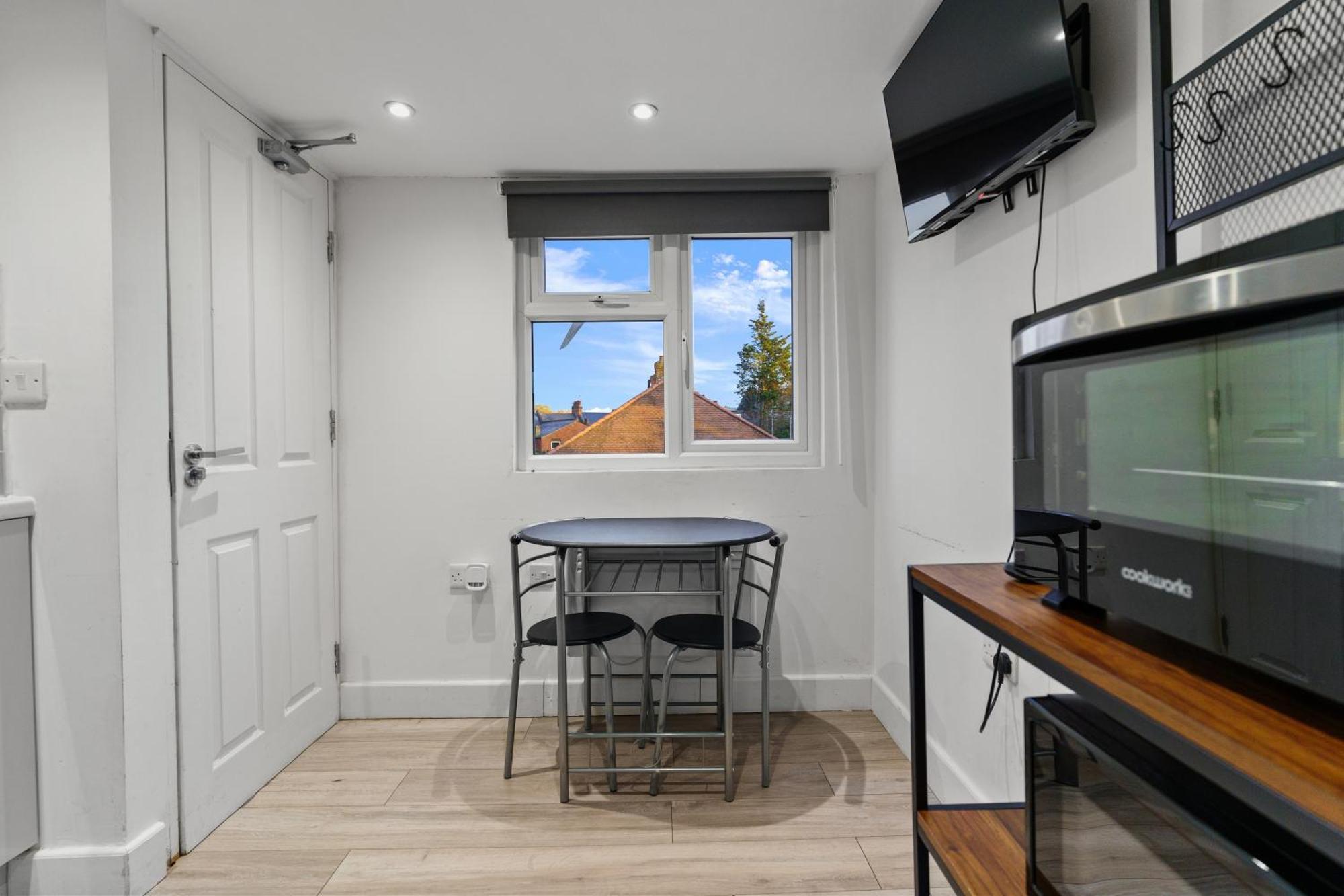 Modern Studio By Livestay Short Lets & Serviced * Londra