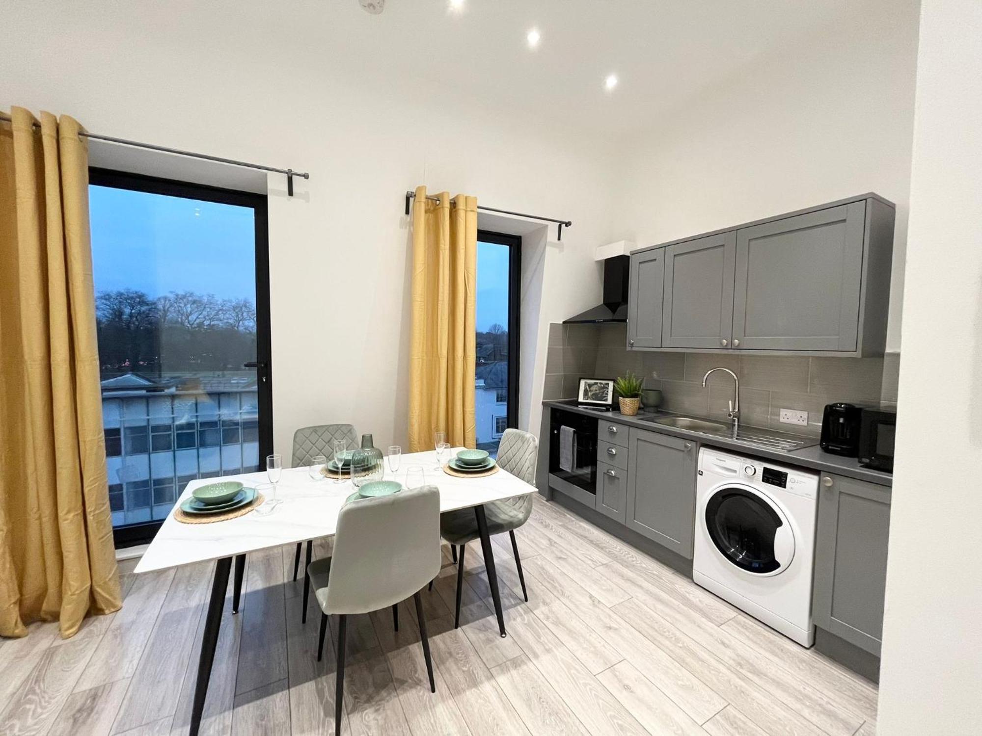 Stylish Ealing -near Tube - Ideal For Family&group Londres