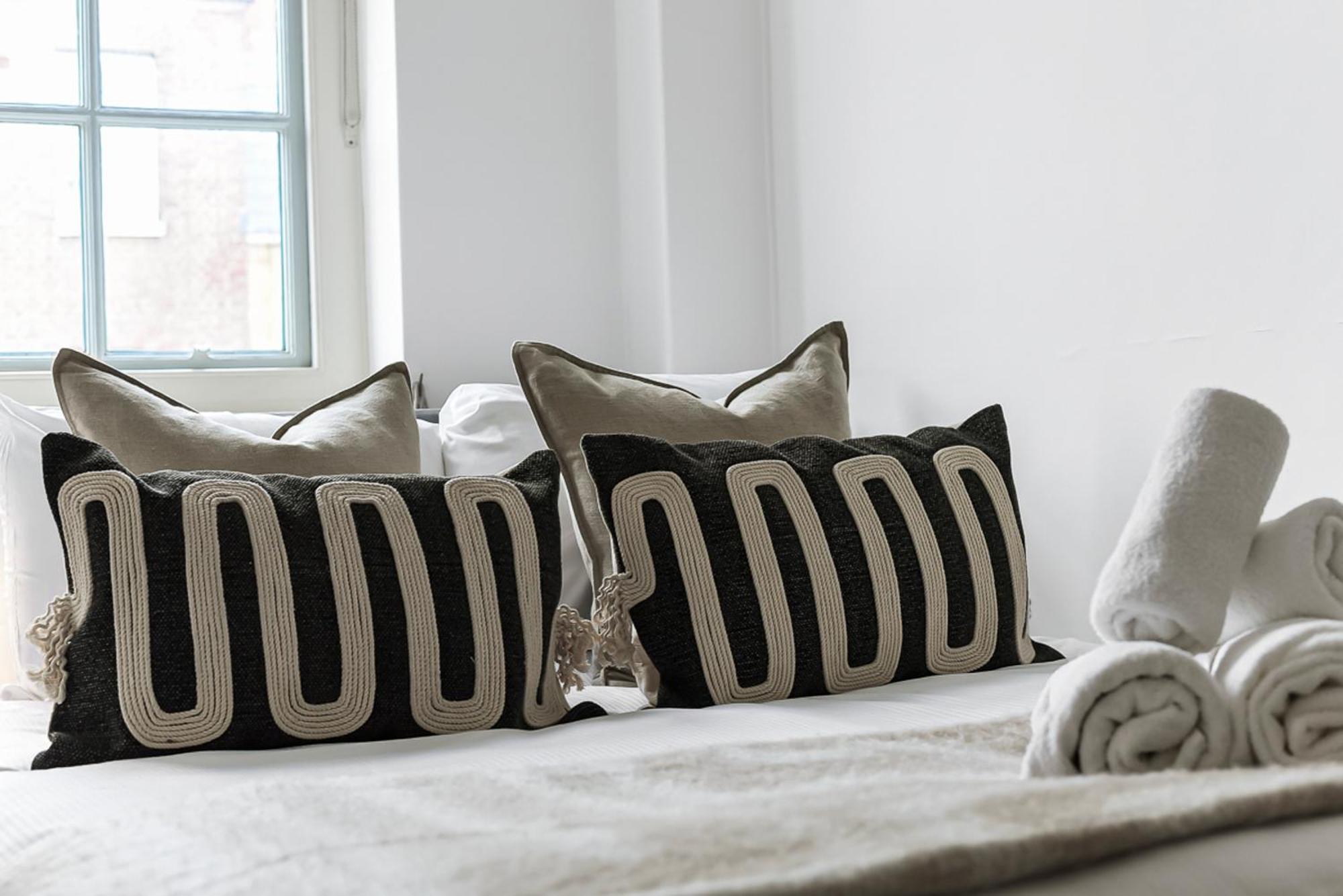 2 Bed Apartment- Mayfair 4 * Londra