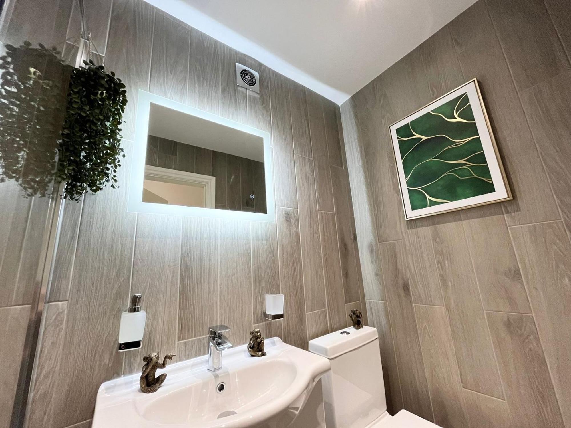Stylish Ealing -near Tube - Ideal For Family&group Appartement