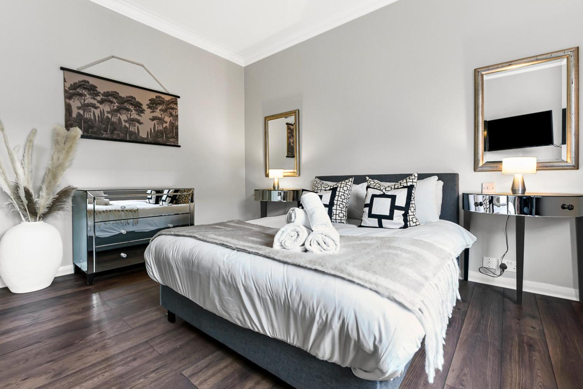 2 Bed Apartment- Mayfair 4 Londra