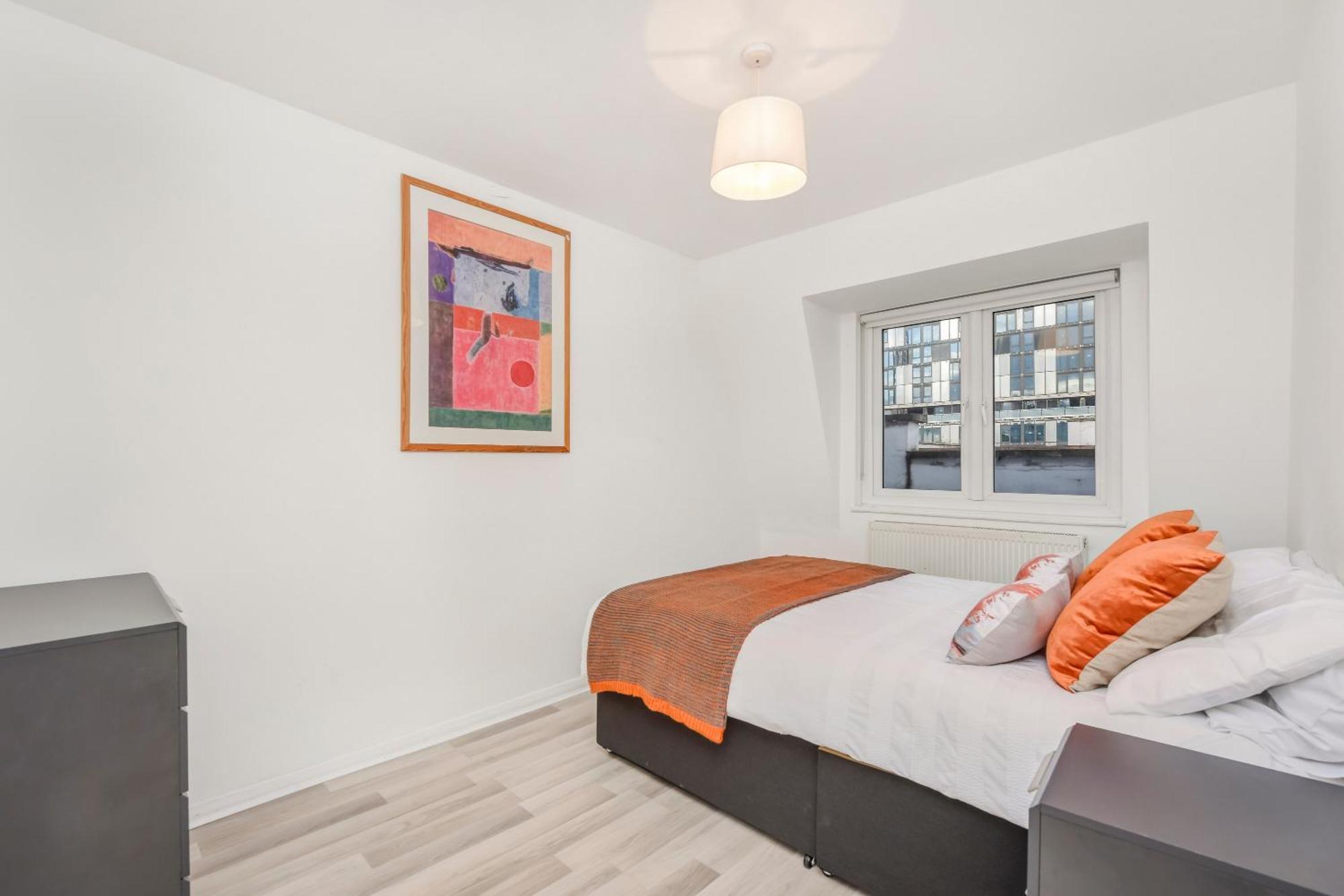2 Bed Apartment- Finsbury Park Station C * Londra