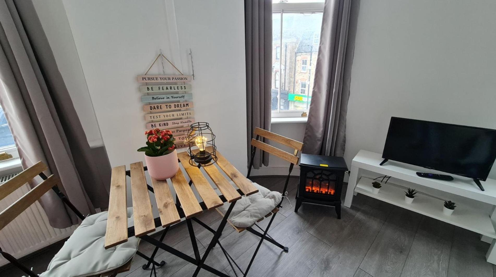 Cosy With Kitchenette And Private Bathroom - 15mins To London! *