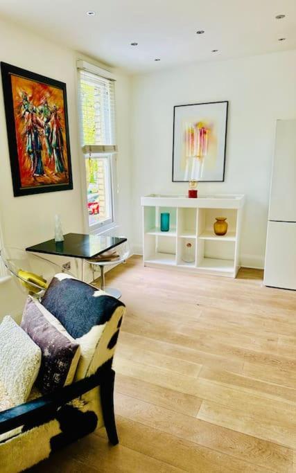 Large Boutique Flat In London's Primrose Hill