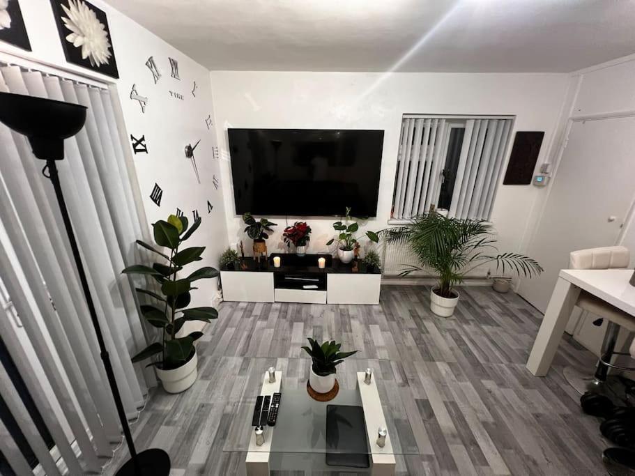 1-bed Flat With Fast Wi-fi In Prime Location 15mins From Apartment London