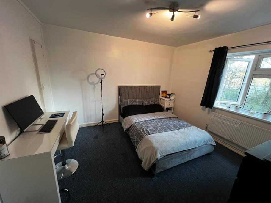 Appartement 1-bed Flat With Fast Wi-fi In Prime Location 15mins From *