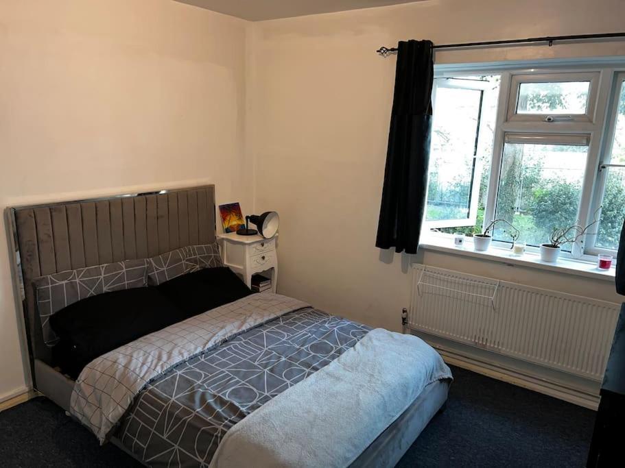 1-bed Flat With Fast Wi-fi In Prime Location 15mins From Appartement Londen