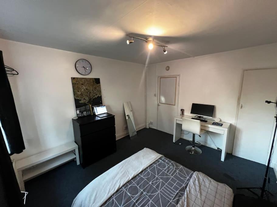 Appartement 1-bed Flat With Fast Wi-fi In Prime Location 15mins From