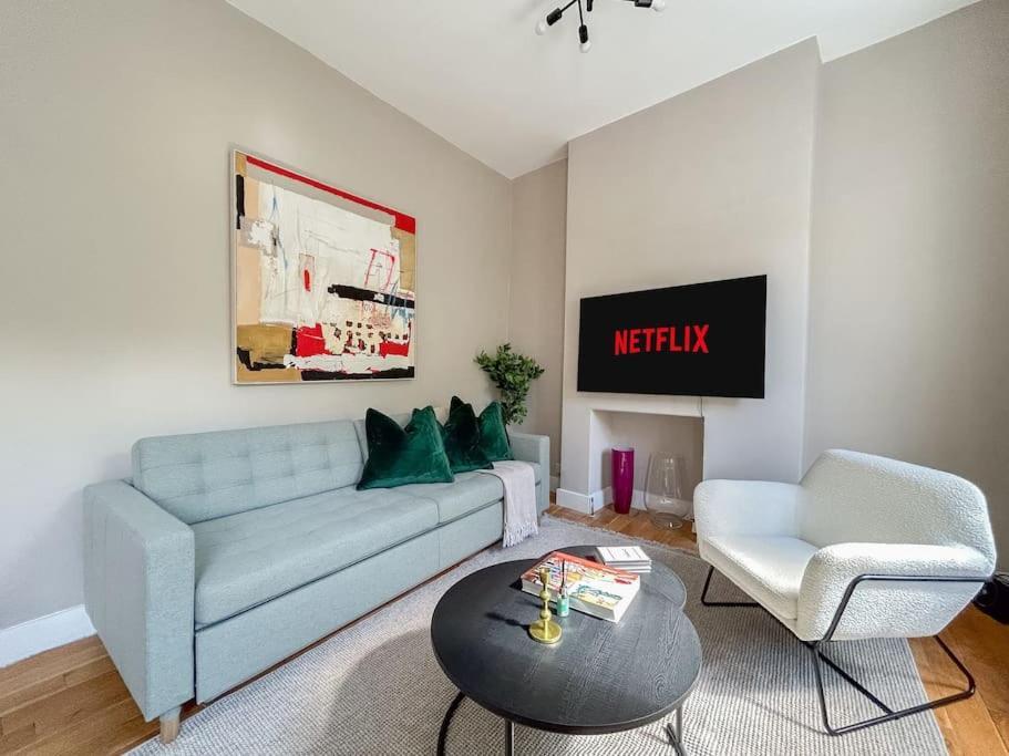 Stylish 2 Bed Flat On The Iconic Portobello Road Apartment London