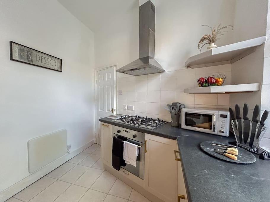 Stylish 2 Bed Flat On The Iconic Portobello Road London