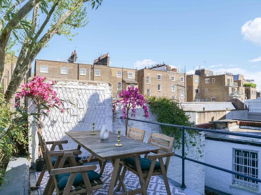 Stylish 2 Bed Flat On The Iconic Portobello Road Apartment