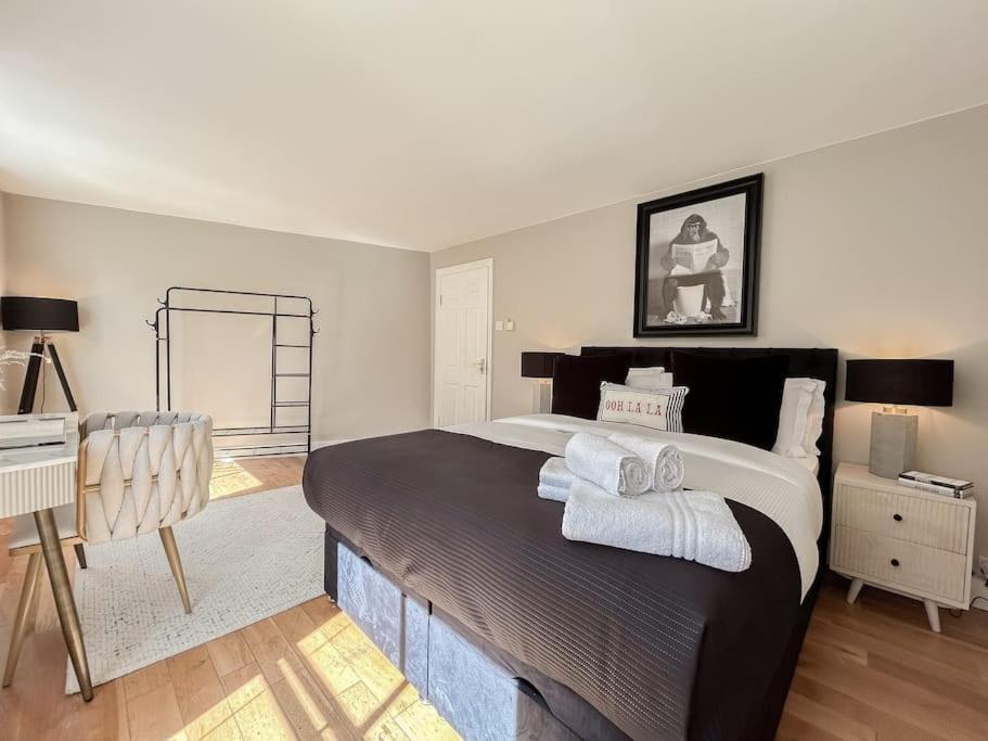 Stylish 2 Bed Flat On The Iconic Portobello Road Apartment London