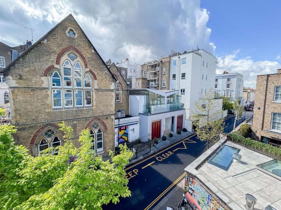 Stylish 2 Bed Flat On The Iconic Portobello Road Apartment