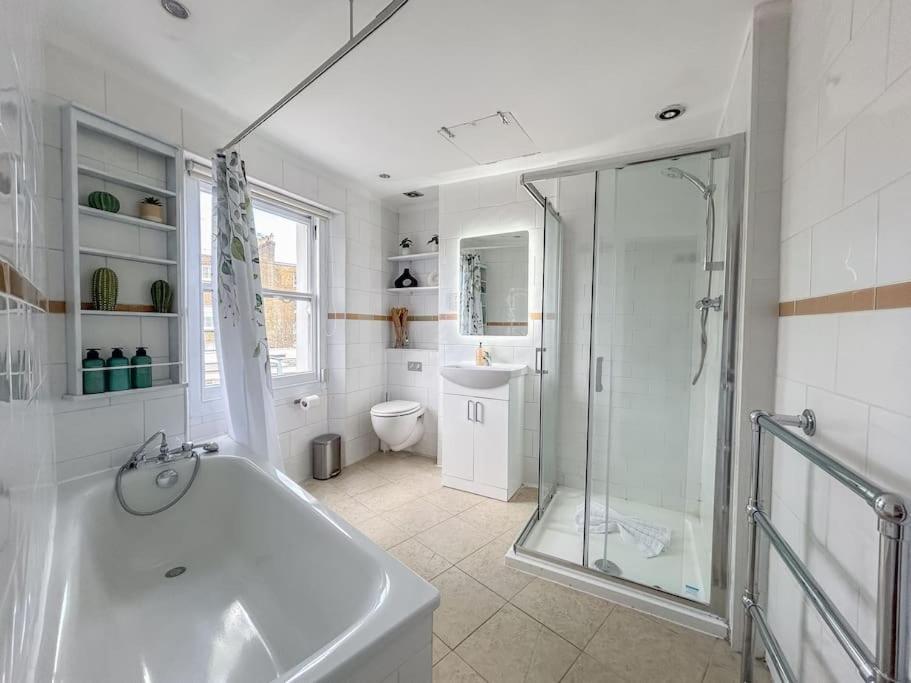 Stylish 2 Bed Flat On The Iconic Portobello Road Apartment *