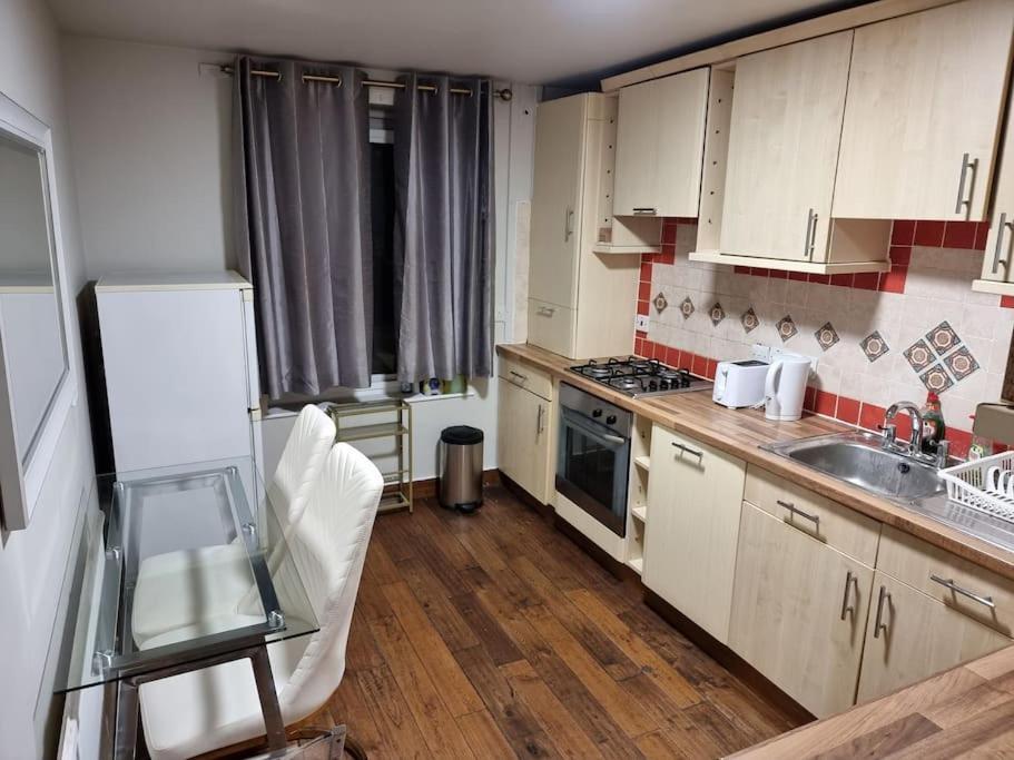 Lägenhet 1 Bedroom Flat In Zone 1