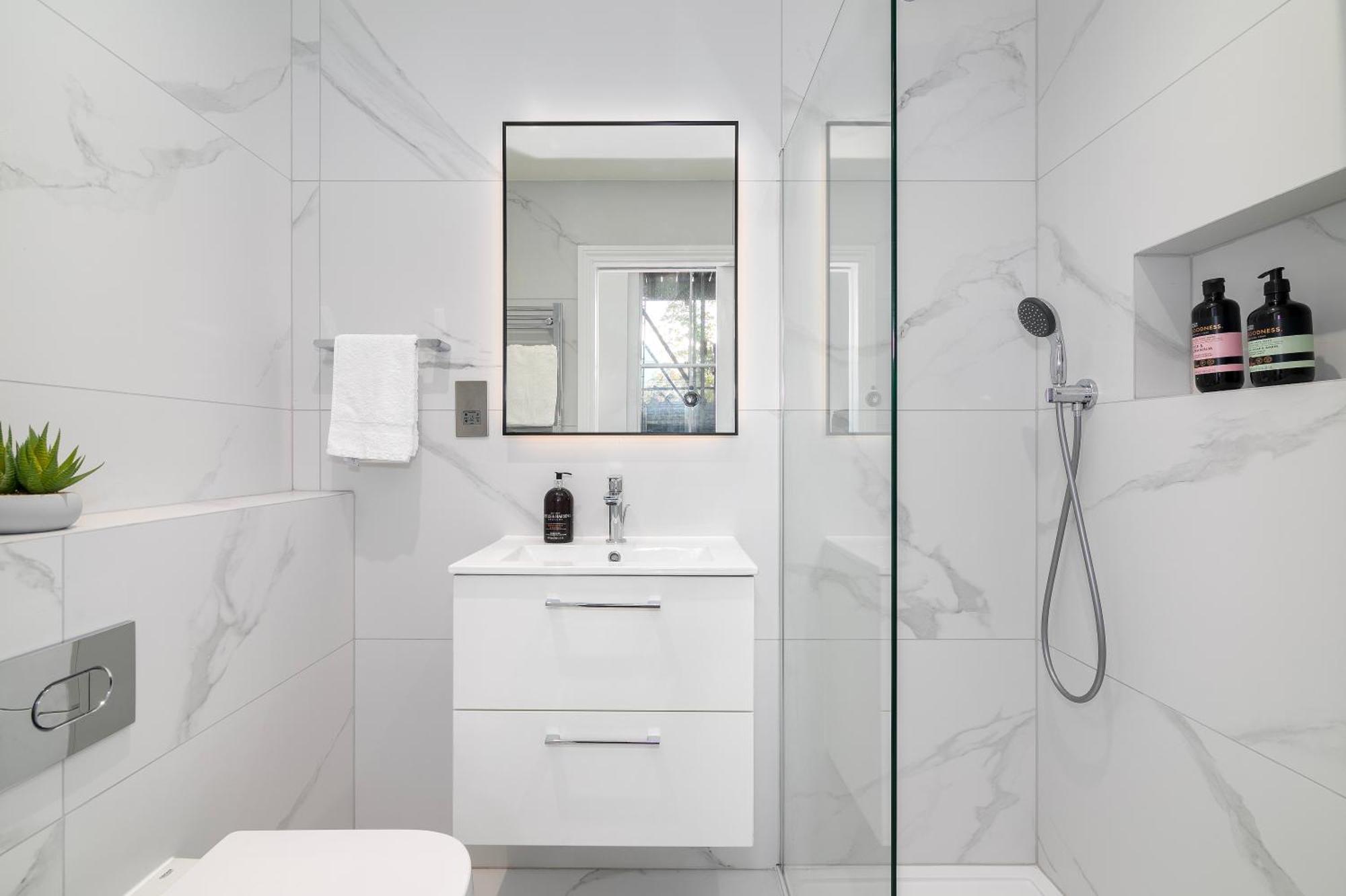 Modern 2 Bed En-suite Chelsea Lägenhet
