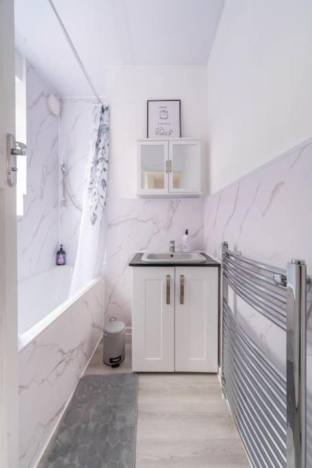 Charming And Cosy 1- Bedroom Flat Wembley Appartement Londen