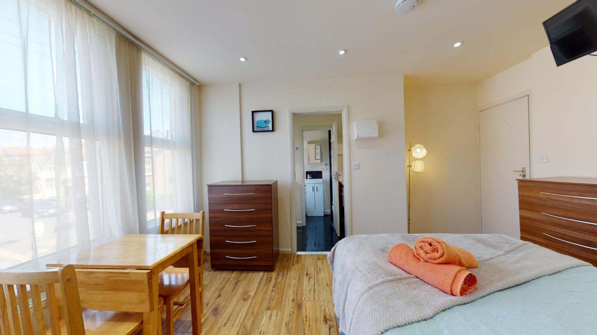 Studio 20 Ash * London