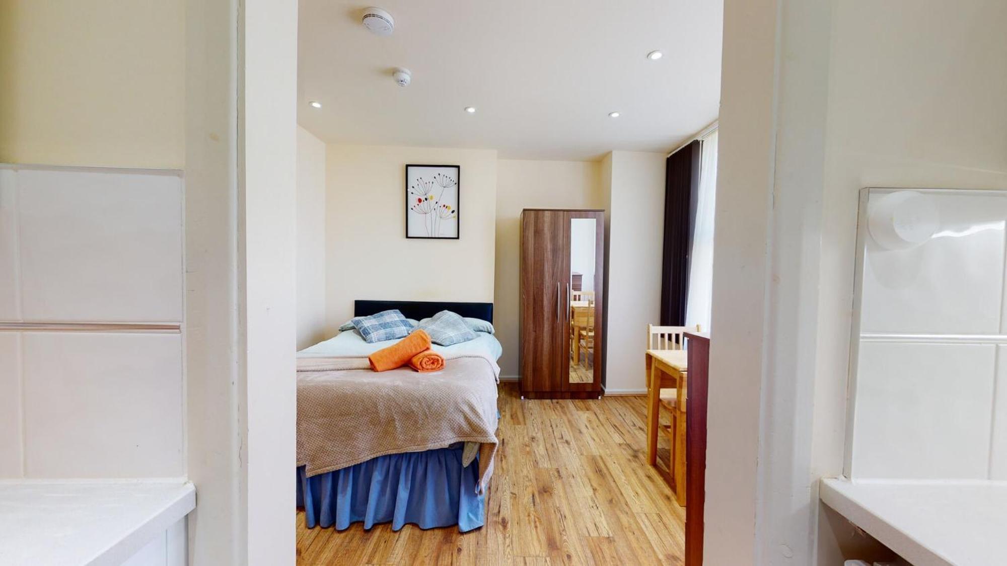 Studio 20 Ash * London