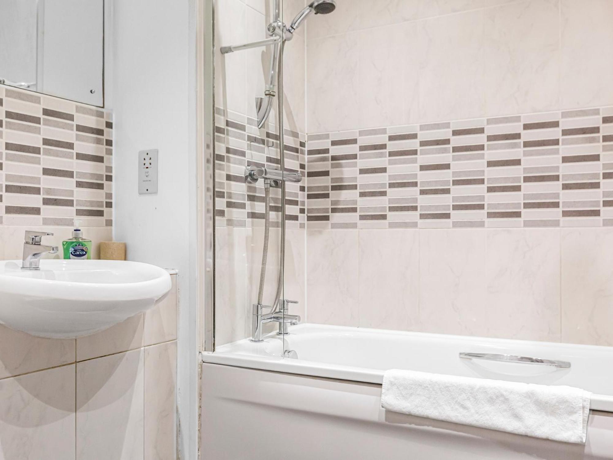 Pass The Keys Modern Tottenham Hale Perfect For Leisure Apartment