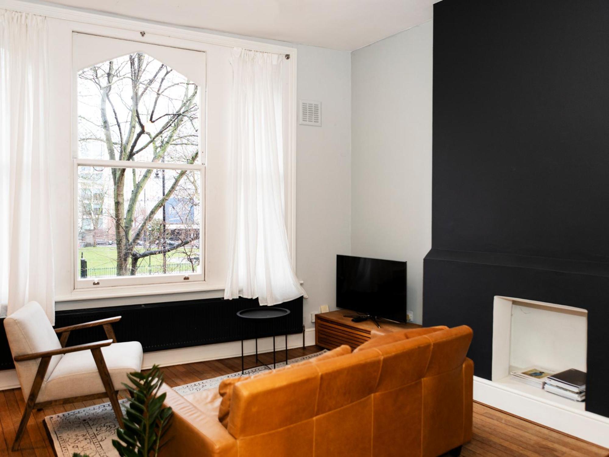 Pass The Keys Modern In Trendy Brixton Londen