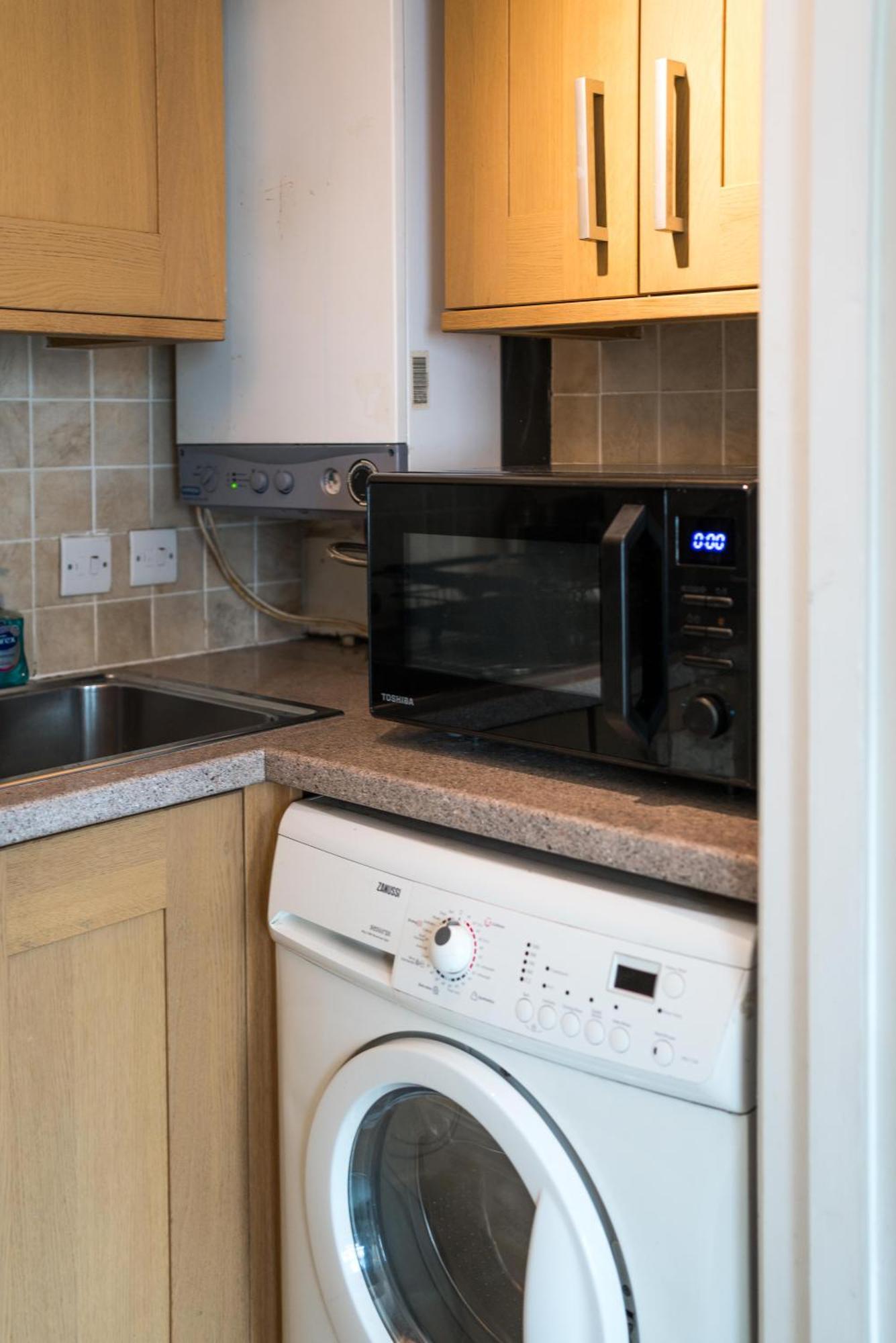 High-ceiling Gorgerous Victorian Flat With Private Garden - 3 Mins To Hyde Park, Kensington Palace, 8 Mins Nottinghill, High Street Kensington Station London