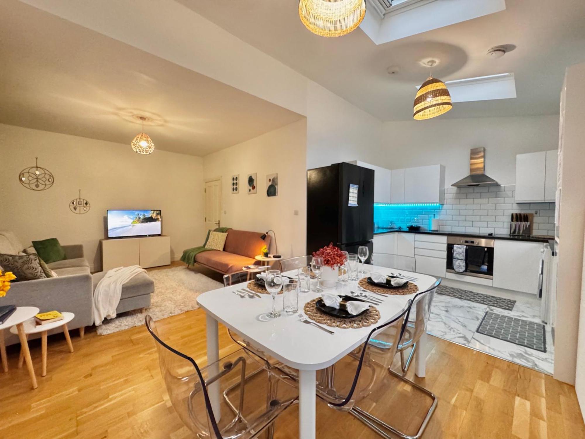 Modern 1-bed 30min To & Parking Leilighet London