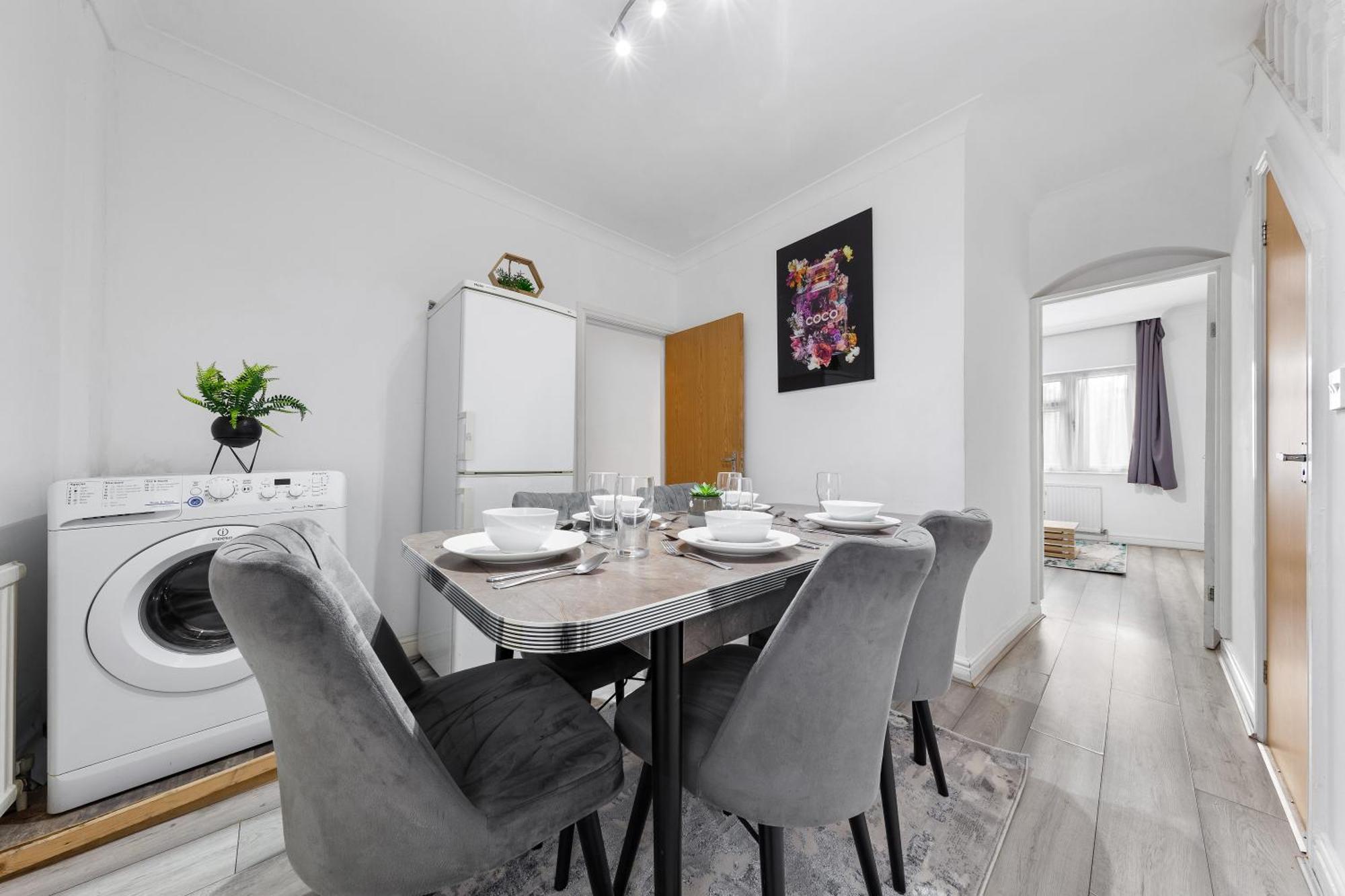 Hype - 10 Mins To Stadium - Sleeps 8 Apartment London