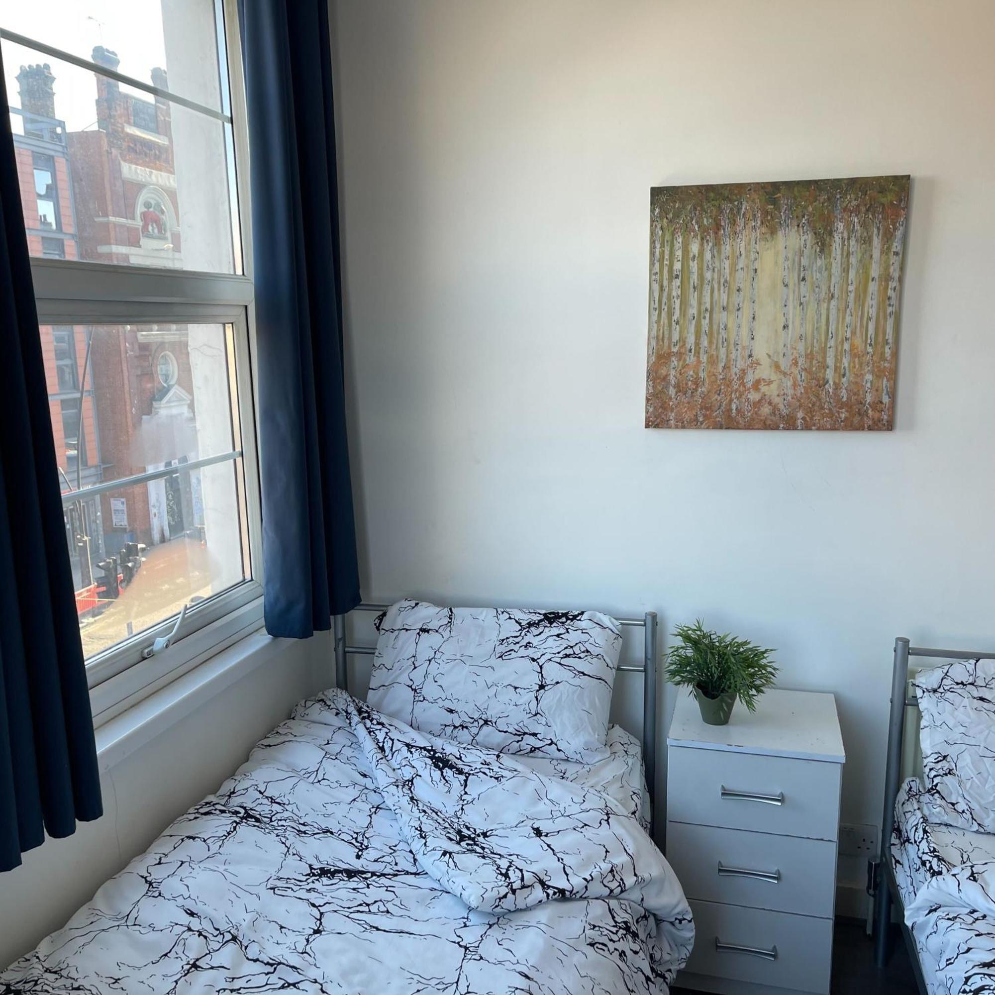 Guest house At Kilburn, Seconds Away From Tube Station *