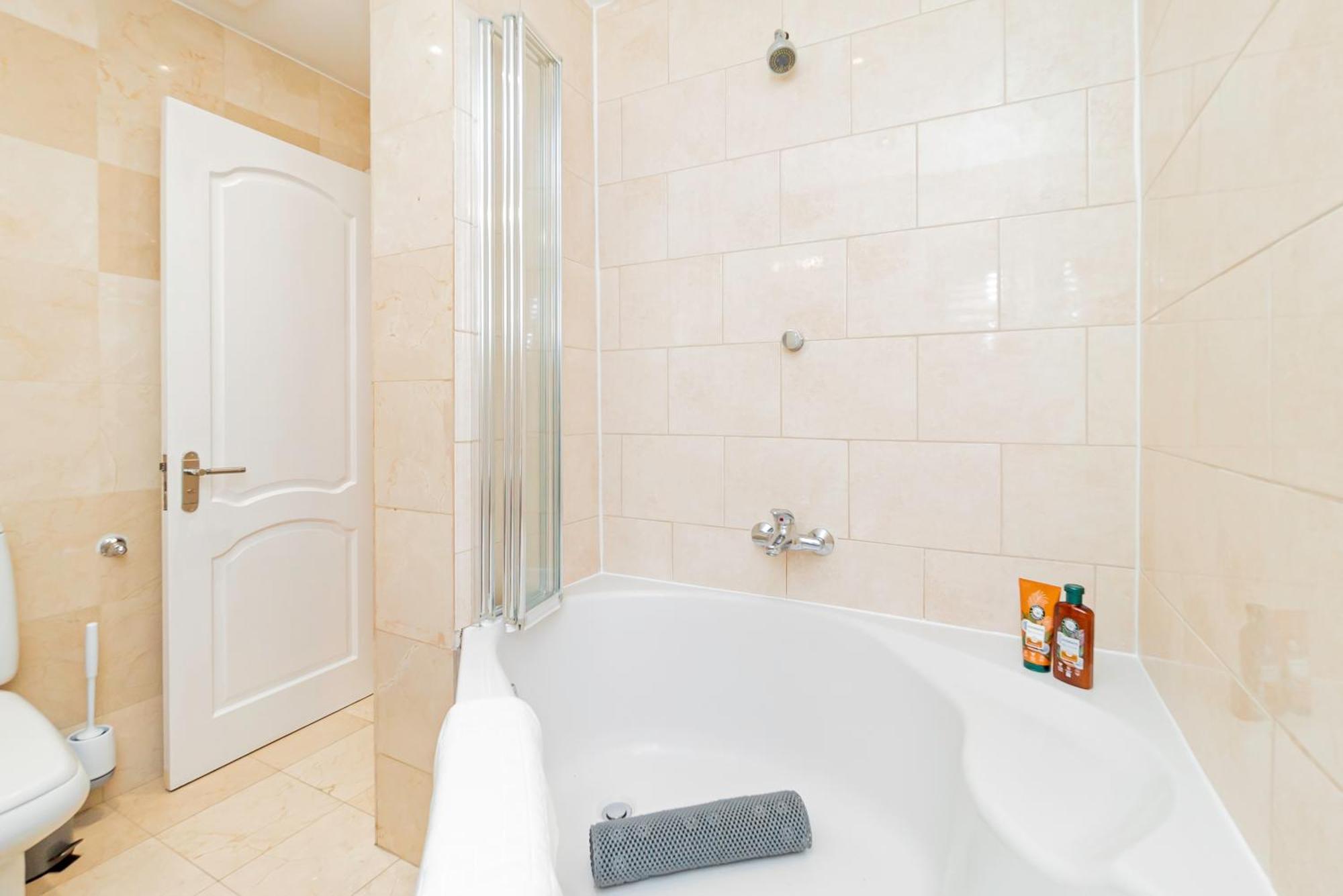 Chic 2 Bedrooms 2 Bathrooms At Kensington Lejlighed London