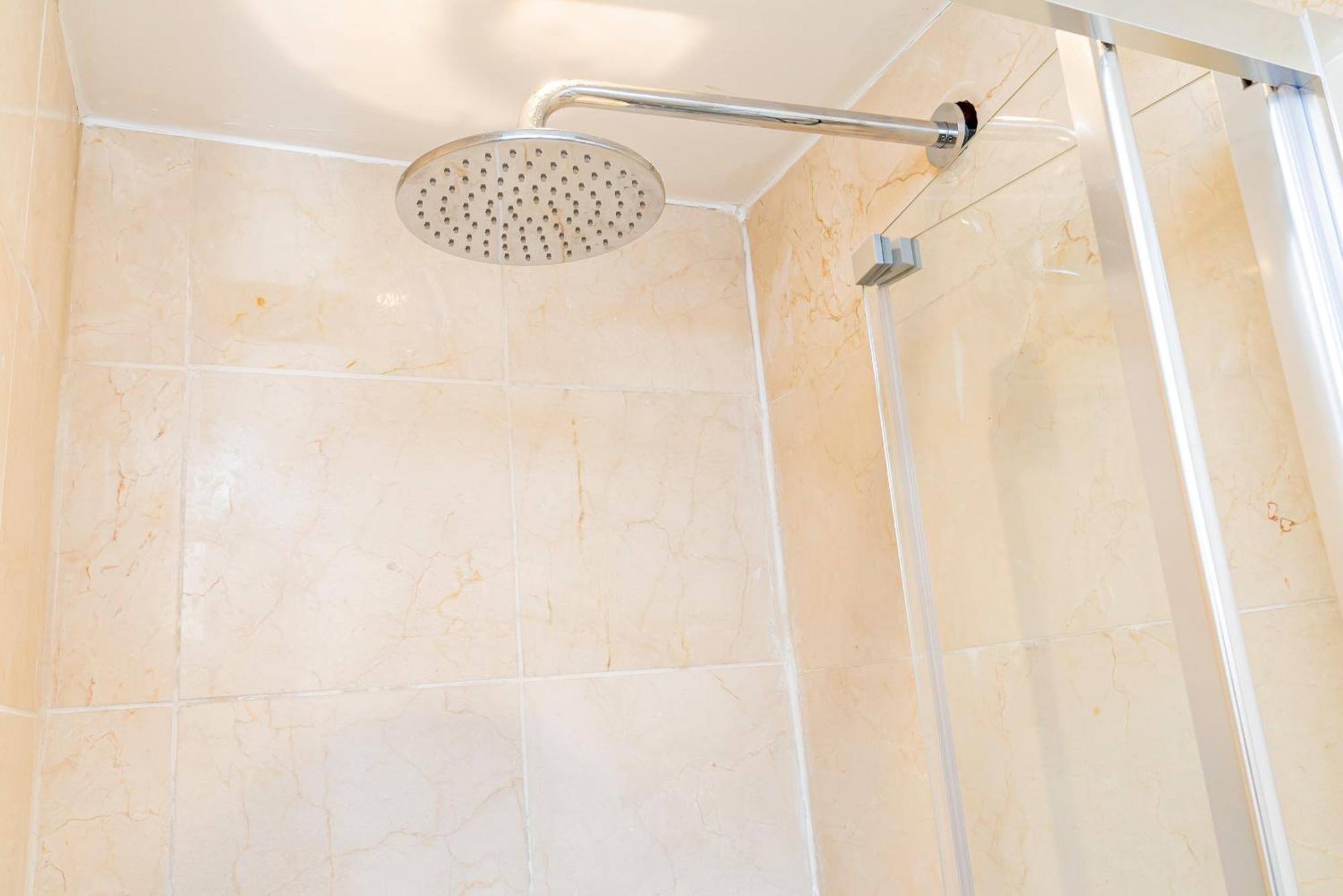 Chic 2 Bedrooms 2 Bathrooms At Kensington Lejlighed London