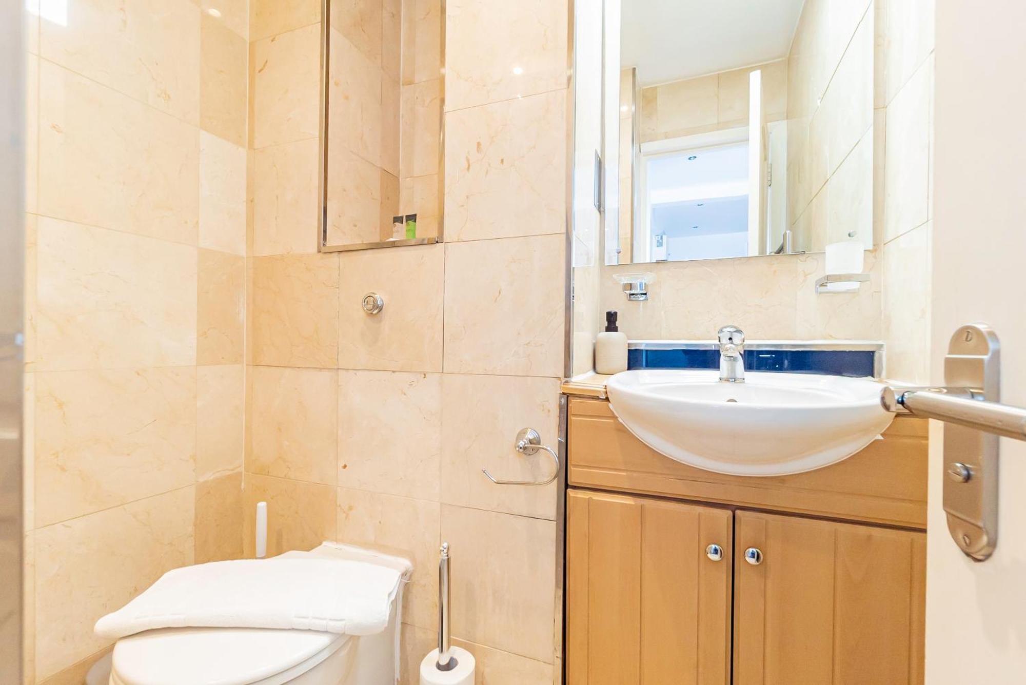 Chic 2 Bedrooms 2 Bathrooms At Kensington Lejlighed London